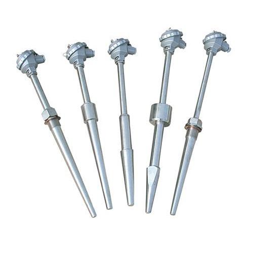 所述挡板位于固定板的侧边上方