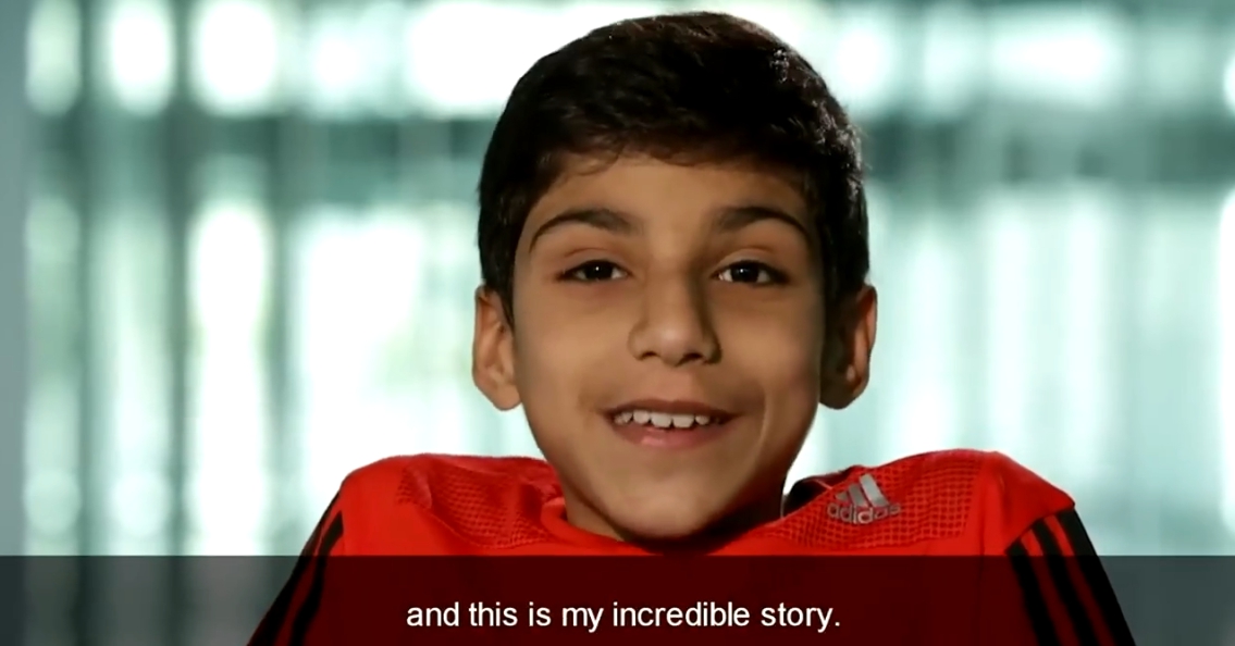 半身少年加尼姆·阿尔·穆夫塔在世界杯开幕式上