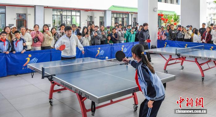国乒主力走进海口学校上演别样体育课，迎接亚