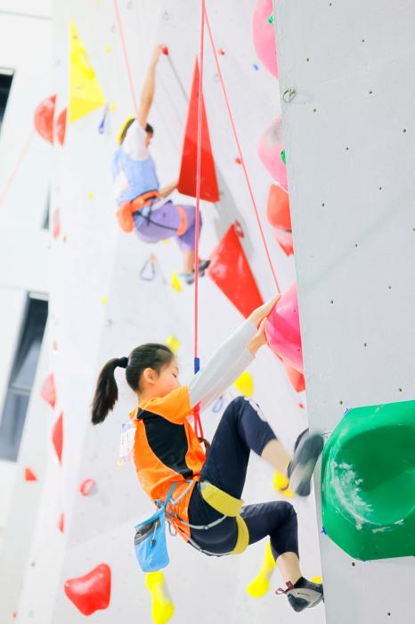 全国青少年攀岩赛浙江江山站创纪录参赛人数达