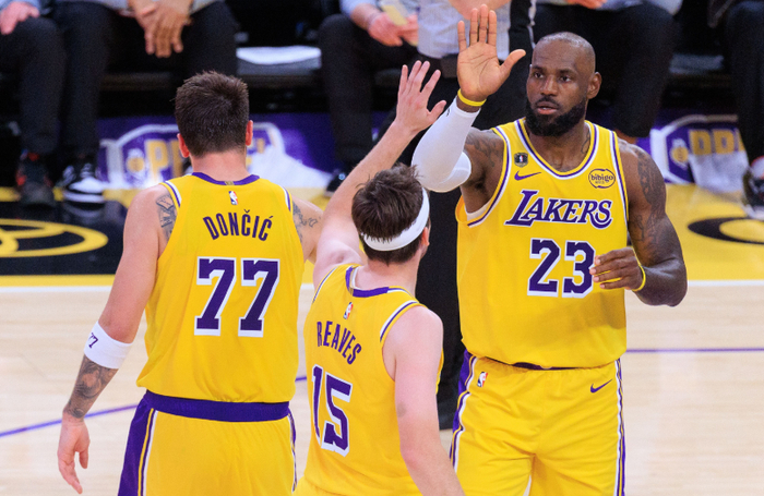 斯玛特防守蜕变重塑湖人防守体系