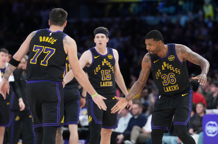 斯玛特防守蜕变重塑湖人防守体系