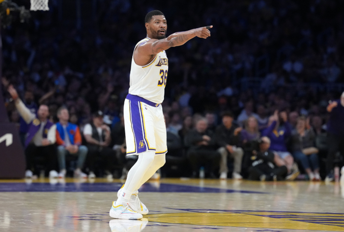 斯玛特防守蜕变重塑湖人防守体系