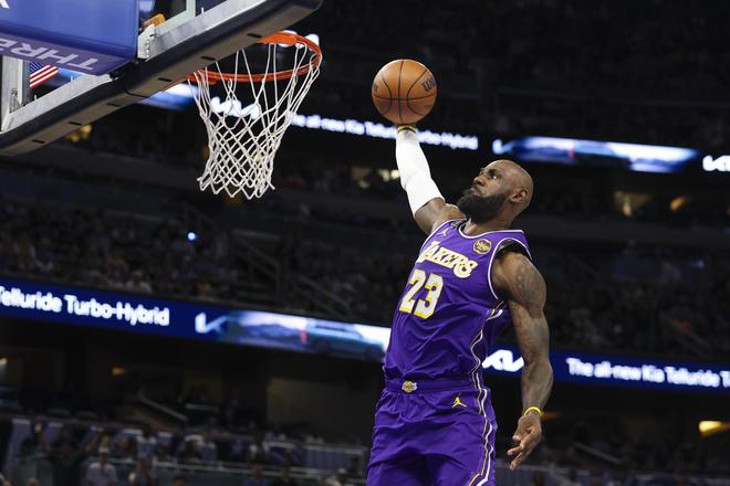 湖人三月15战13胜强势跻身争冠行列