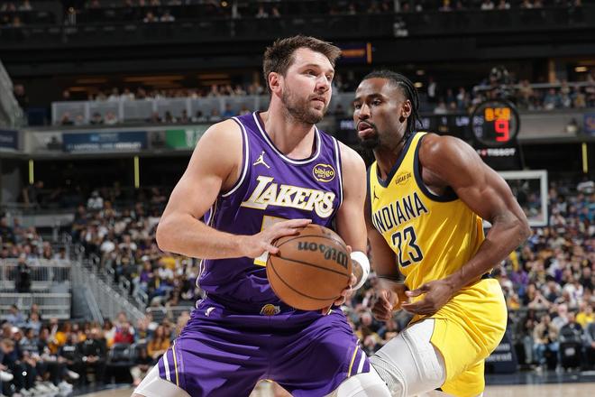 湖人三月15战13胜强势跻身争冠行列