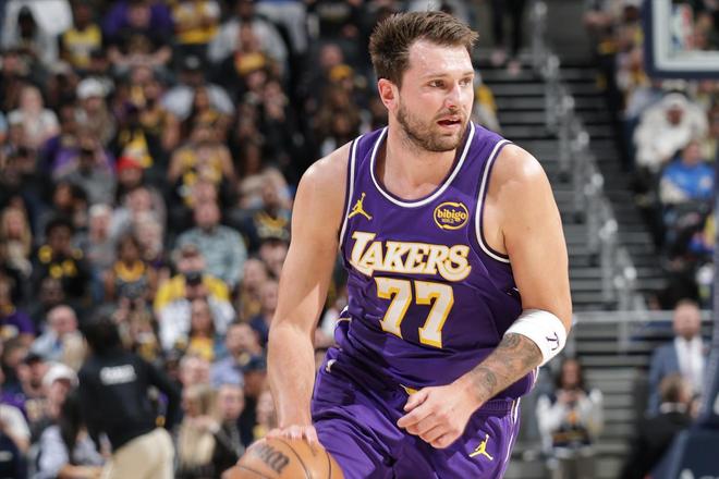 湖人三月15战13胜强势跻身争冠行列