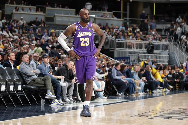 湖人三月15战13胜强势跻身争冠行列