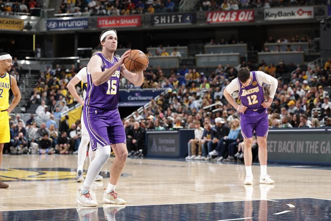 湖人三月15战13胜强势跻身争冠行列