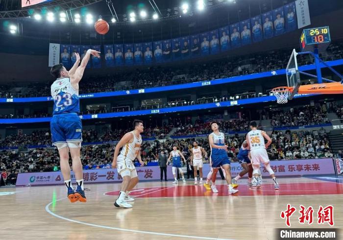 被篮球耽误的超模：阿勒泰边陲走来的冷静领袖