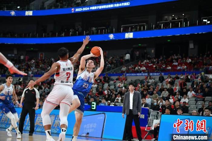 被篮球耽误的超模：阿勒泰边陲走来的冷静领袖