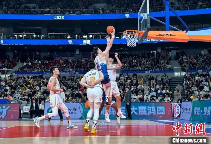 被篮球耽误的超模：阿勒泰边陲走来的冷静领袖